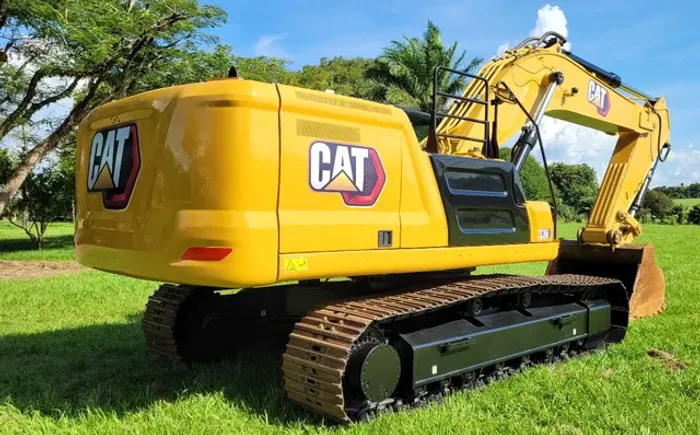 Escavadeira Caterpillar 336 ano 2019 com 3800 horas, zerada, em SP