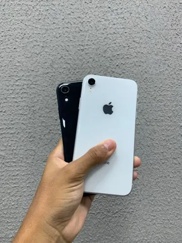iPhone XR preto / branco