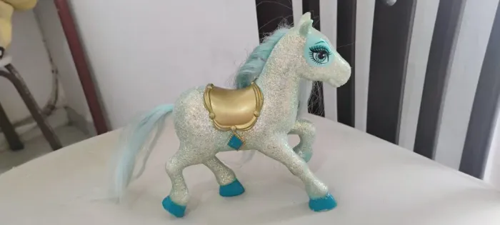 Poney brilhante