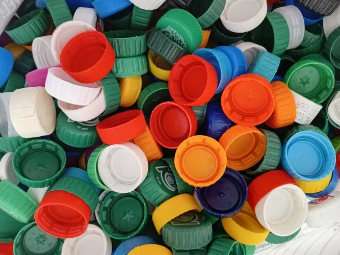 700 tampinhas de garrafa pet higienizados para artesanato 