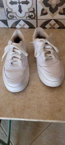 Tênis branco  de  casual