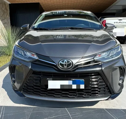Yaris 2023 impecável XLS com teto