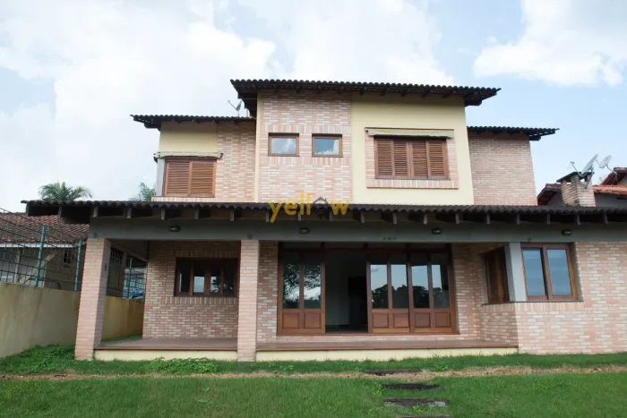 Casa em Condomínio Fechado em Santa Isabel, SP