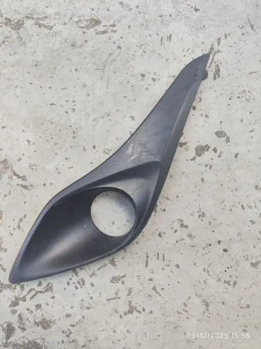 Moldura farol milha esquerdo Toyota Yaris 2018 2019 2020 2021 2022