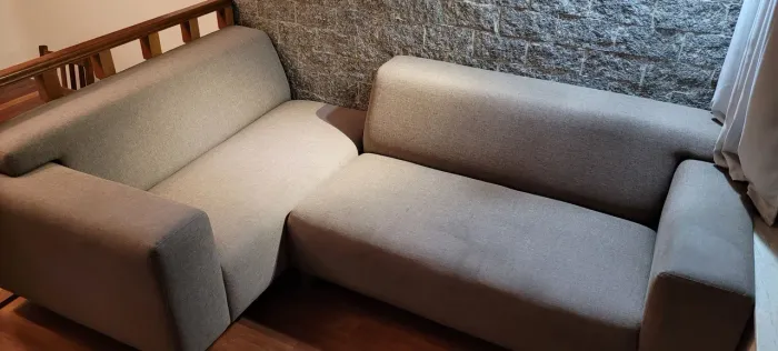 Sofá espaçoso e confortável