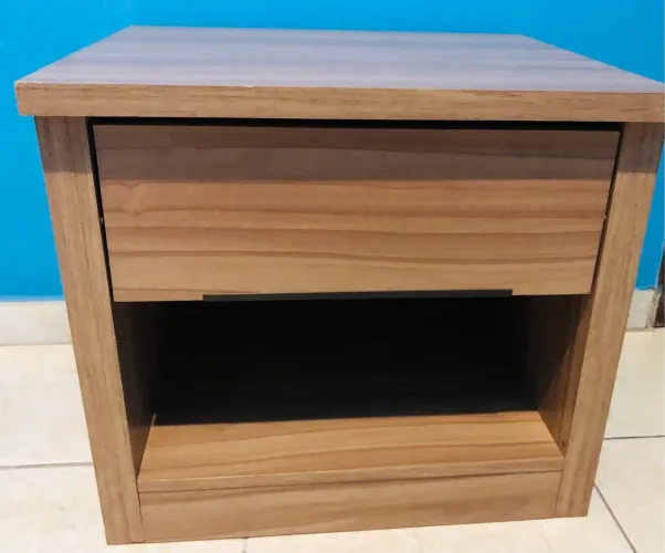 Mesa de cabeceira de mdf madeirado