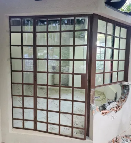 Porta e Janelas de Alumínio com Grade de Ferro