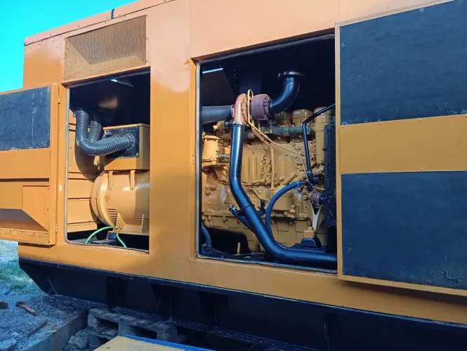 GRUPO GERADOR CABINADO 550 KVA CAT
