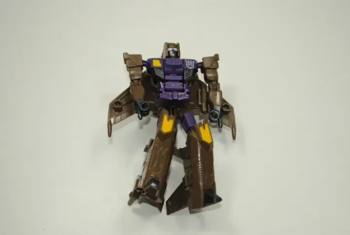 Boneco de ação Decepticon Blast Off da linha Transformers Generations Combiner Wars