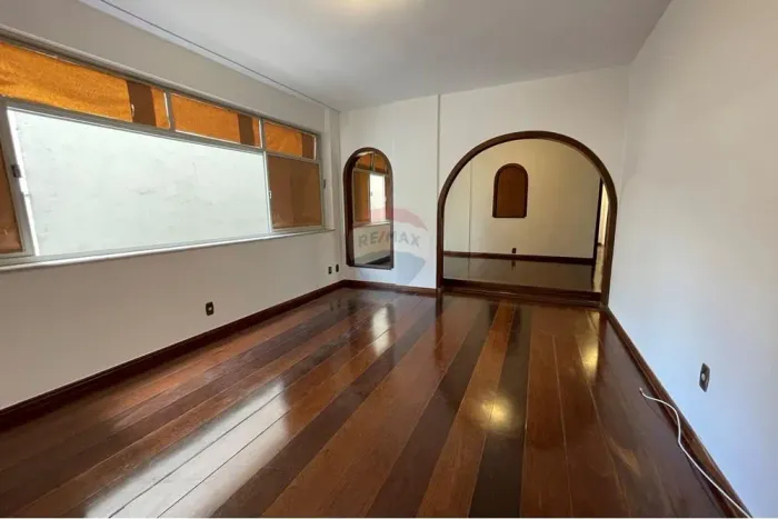 ALUGUEL APARTAMENTO 4 QUARTOS, ELEVADOR, 2 VAGAS PARALELAS NO LOURDES