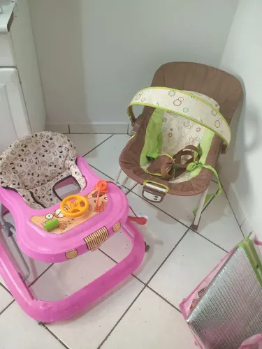 Andador e cadeirinha 