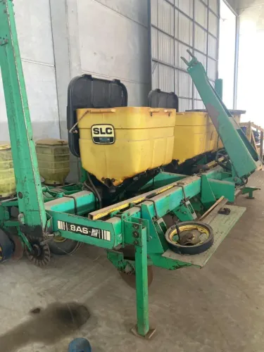 Plantadeira SLC John Deere 6 linhas - Usada