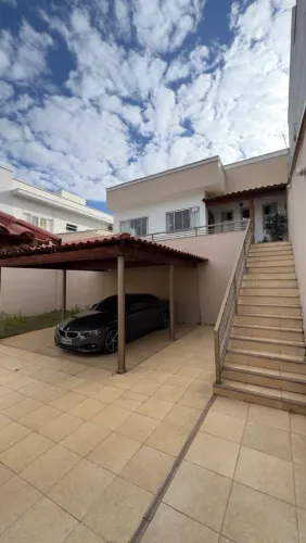Oportunidade casa de frente ao Shopping de Varginha-MG
