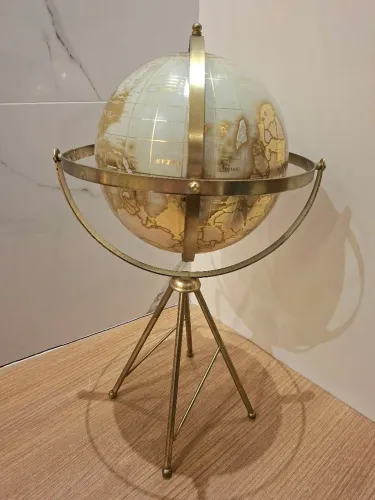 Globo terrestre decorativo em base de Metal