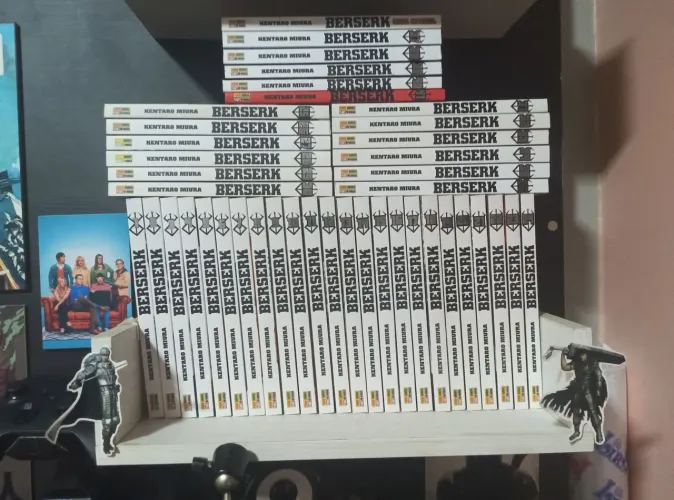Coleção Completa de Berserk - Volumes 1 a 41 + Guia Oficial