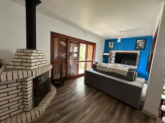 Casa com 3 quartos sendo 1 suíte master e piscina no bairro Ponta Grossa