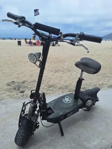 Patinete elétrica com banco