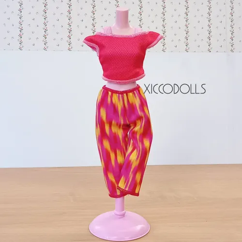 Roupinha para boneca Barbie curva vermelha