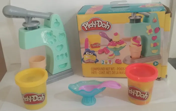 Mini fábrica de sorvete Play Doh
