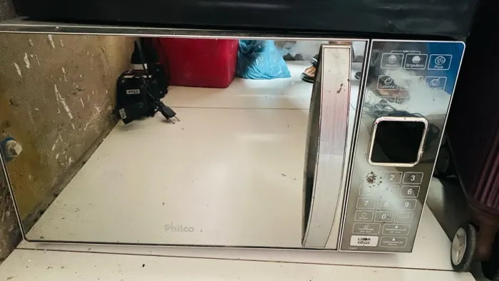 Micro-ondas Philco com diversas funções
