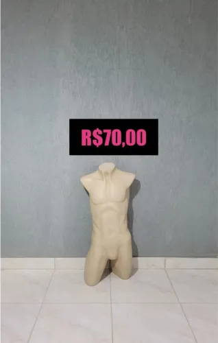 Manequim masculino meio corpo