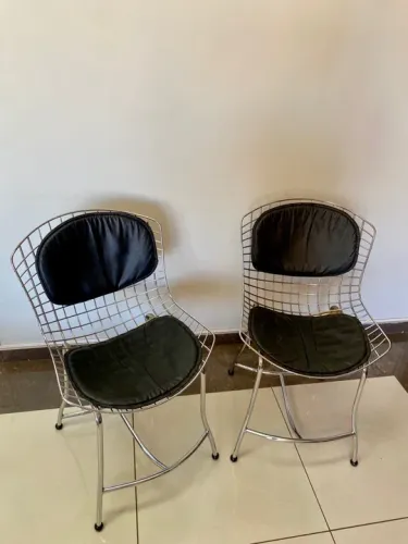 2 Cadeiras Cromadas com Assento Estofado Preto