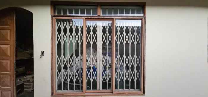 Pantográfica grade de proteção L 1,94m X H 1,92m