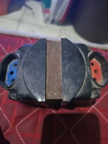 Adaptador de tomada ou benjamim (T)
