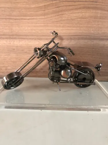 Motocicleta de Metal Decorativa com cúpula