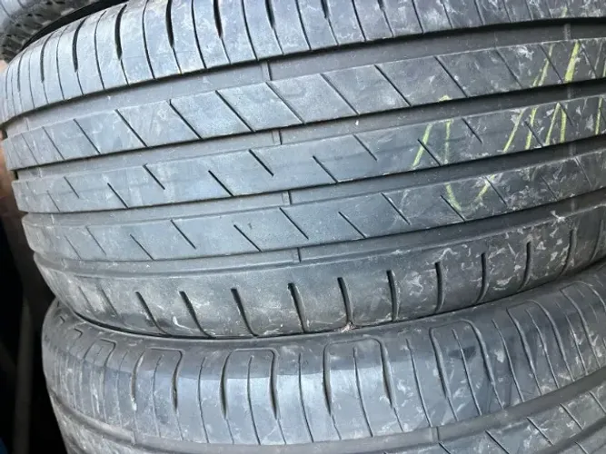Pneu 235/45/19 Wrangler 90 % Vida Util