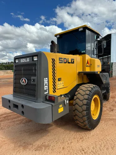 PÁ CARREGADEIRA SDLG L936 ( a mais nova do olx)