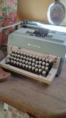 Máquina de Escrever Underwood 298. PILARES .