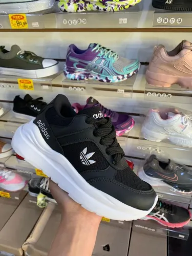 Tênis Adidas Branco/Preto - Conforto e Estilo!