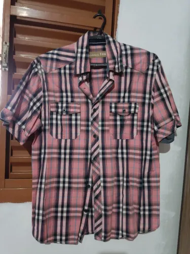 Camisa xadrez rosa e preta