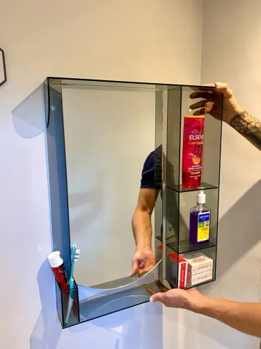 Espelho com Prateleiras para Banheiro - Design Moderno