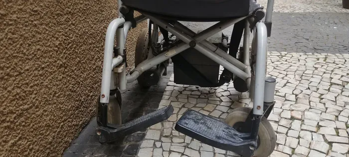 Cadeira de Rodas Elétrica Dellamed 900 - Preço Imperdível! (Precisa de Reparos)