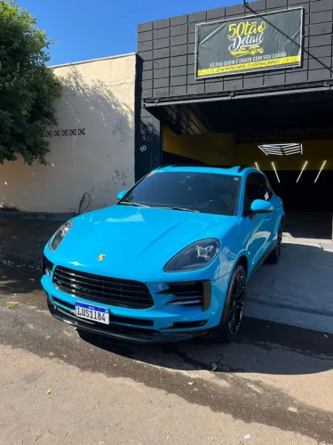 Porsche macan Miami Blue