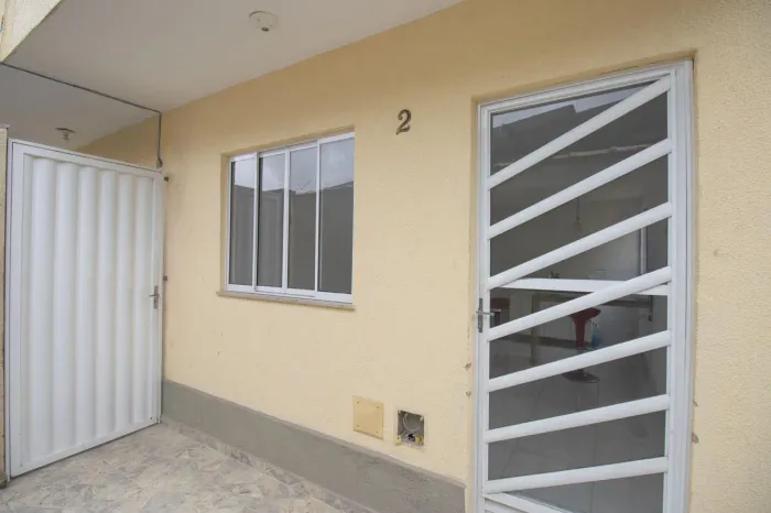 ALUGA-SE APARTAMENTO NO COLUBANDÊ SÃO GONÇALO EXCELENTE LOCALIZAÇÃO
