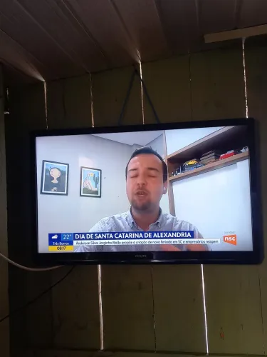 Vendo esse televisão esmart 32 polegada no valor 300