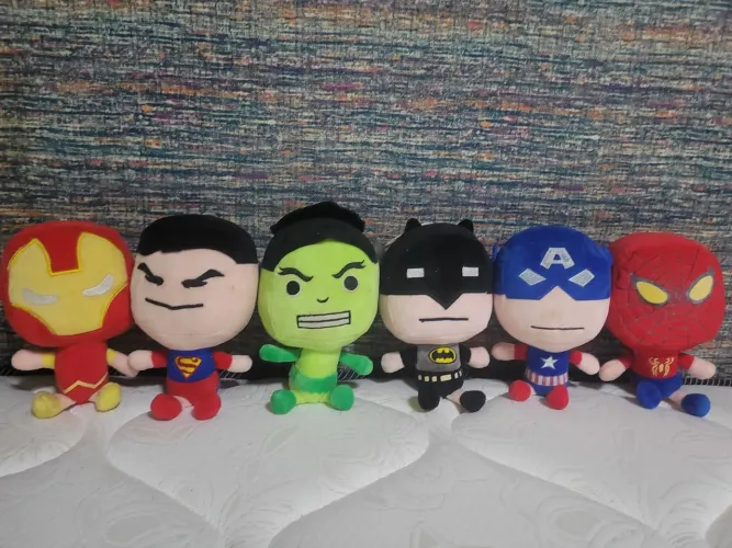 Super heróis mini de pelúcia