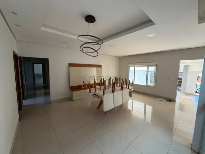 Casa de Esquina à Venda no CPA II Excelente Localização