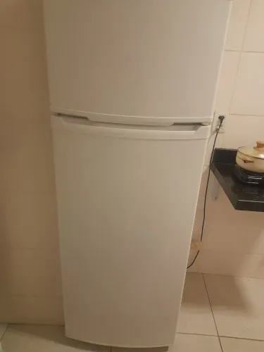 Vende-se geladeira