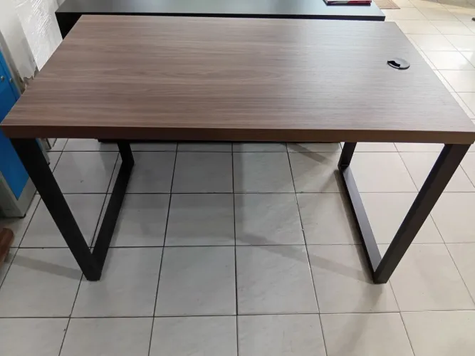 Mesa 1.20m para escritório robusta
