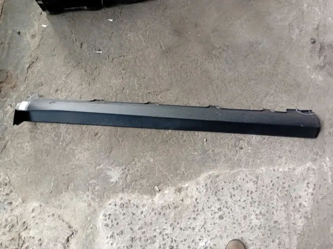 Spoiler Lateral Direito Fiat Toro 2024