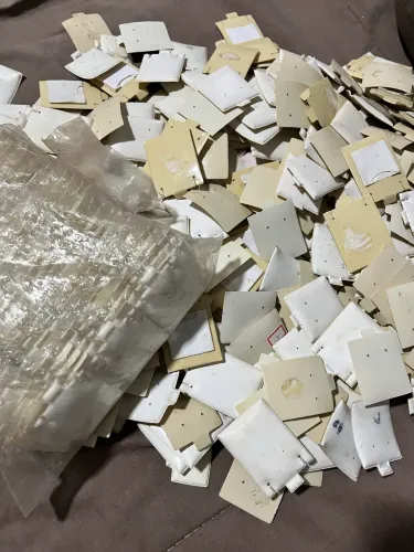 Mais de 400 base para brincos / e correntinhas / de courino 