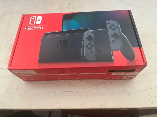 Nintendo Switch em perfeito estado. Sem jogos, mas com todos os equipamentos.