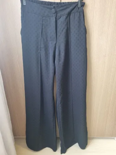 Calça tam 42 Marfino preta e verde