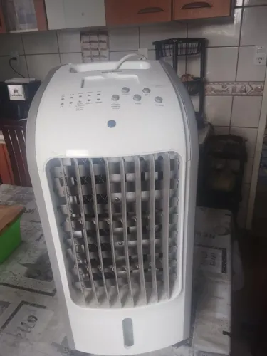 Vendo um ar-condicionado de ar gelado,110v