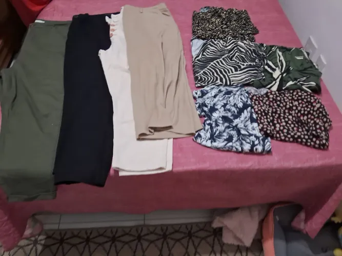 Lote roupas semi novas,calças e blusas