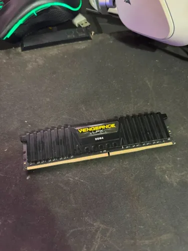Memória Ram CORSAIR VENGEANCE DDR4 8GB!!!